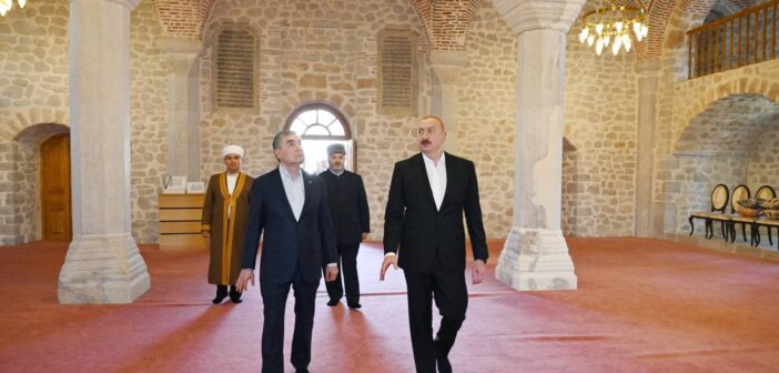 Azərbaycan Prezidenti və Türkmənistan Xalq Məsləhətinin sədri Şuşada Yuxarı Gövhər Ağa məscidini ziyarət ediblər